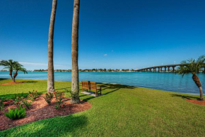 Bahia Vista Sandy Toes, Sailboats & Spectacular Sunsets - All On Isla
